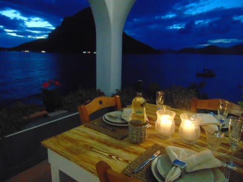 Night, Natural landscape, Food and drinks, Dining area, Food, Mountain view, Sea view, Drinks