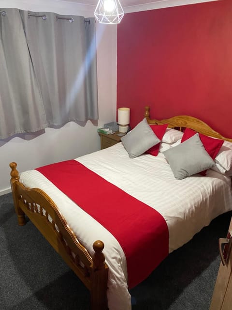 Southway Double Room near Derriford Vacation rental in Plymouth