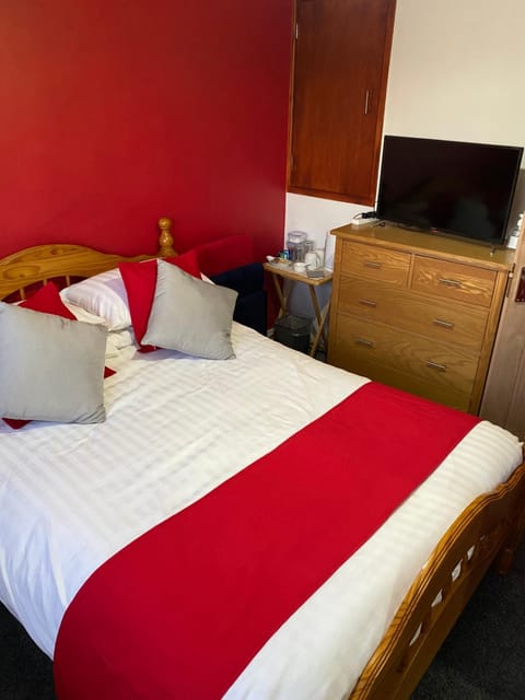 Southway Double Room near Derriford Vacation rental in Plymouth