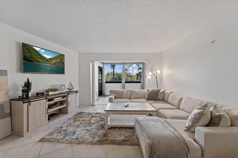 Siesta Key condo close proximity to beach House in Siesta Beach