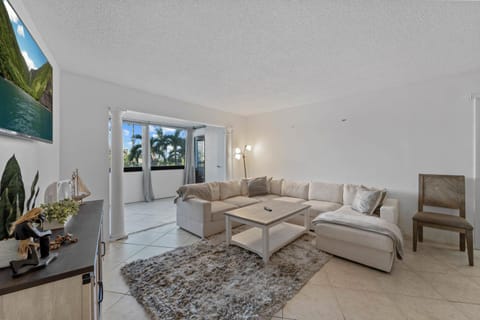 Siesta Key condo close proximity to beach House in Siesta Beach