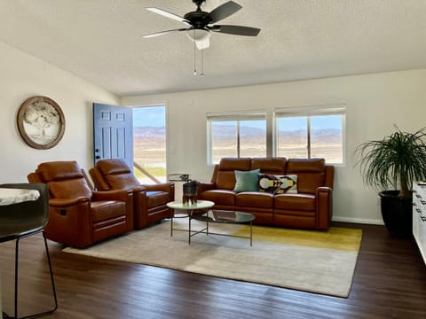 Living room, Seating area, fireplace