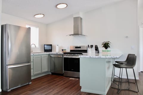 Kitchen or kitchenette, dishwasher, minibar, pet friendly, stove, toaster