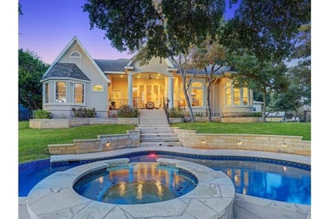 Property building, Hot Tub, Hot Tub, Spa and wellness centre/facilities, Swimming pool