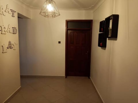 Amazing 7 bedroomed town house with Jacuzzi Condominio in Kampala