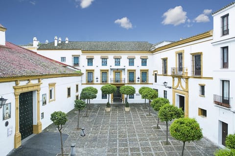 Facade/entrance, View (from property/room)