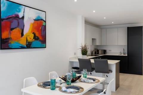 Star London Station Road 3-Bed Oasis with Garden Apartment in Edgware