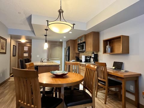 Perfect family 2-bed Condo with hot tub Copropriété in Canmore