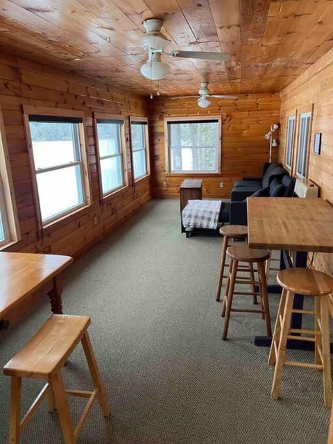 Middle Pond Cabin- Direct ATV & Snowmobile Access Casa in Pittsburg