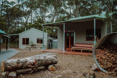 Three Little Pigs Escape - Main and Cabin - OFF GRID property House in South Bruny