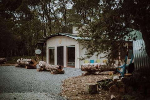 Three Little Pigs Escape - Main and Cabin - OFF GRID property House in South Bruny