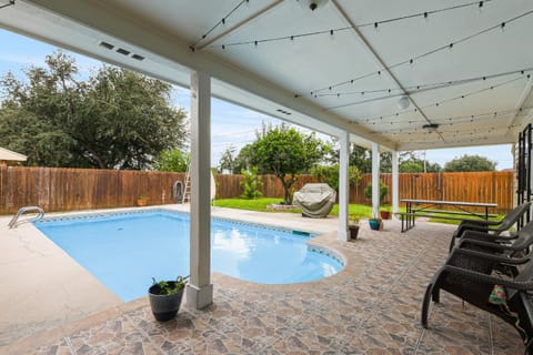 Fully Furnished 4 Bed 3 Bath Home with Pool House in McAllen