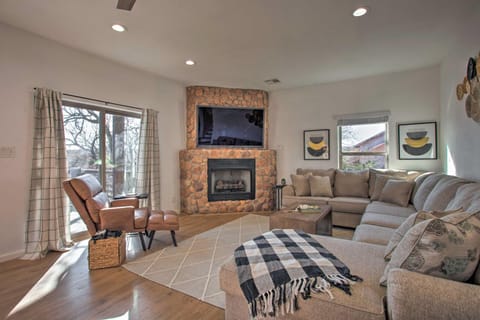 Medicine Park Cabin with Mountain Views! Casa in Medicine Park