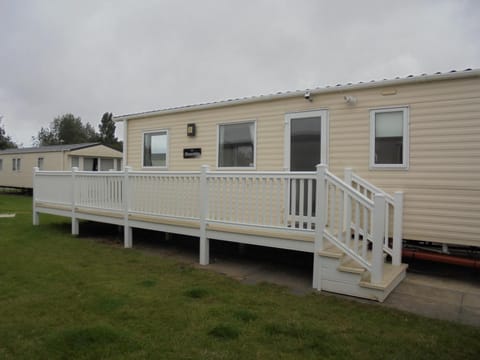 8 Berth on Southview Bowness Central Heated Condo in Skegness