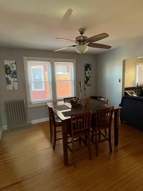 Three Bed One Bath Apt 25 mins to NYC Apartment in Belleville