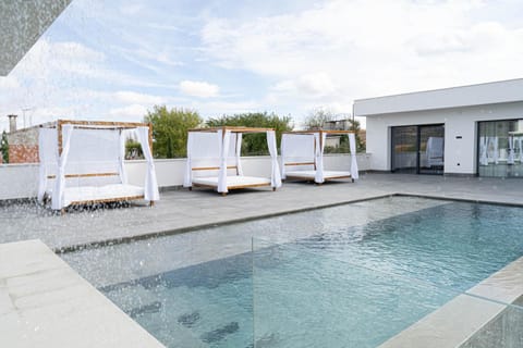 Balcony/Terrace, Swimming pool