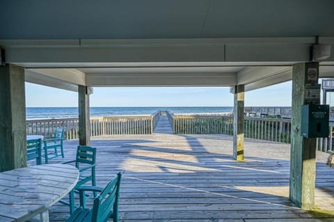 Pelican's Reach House in Village of Stump Sound