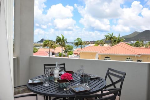 Blue Sky apartment with lagoon view Condominio in Simpson Bay