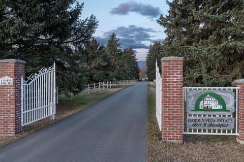 Gardenview Estate Bed and Breakfast Chambre d’hôte in Franklin D Roosevelt Lake