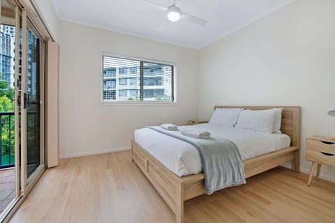 Southport Spacious Three Bedroom Getaway - CoastHM Apartment in Main Beach