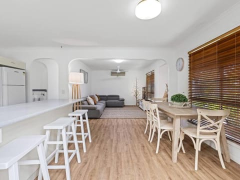 Pet Friendly House Maroochydore - 800m to the Beach Haus in Maroochydore