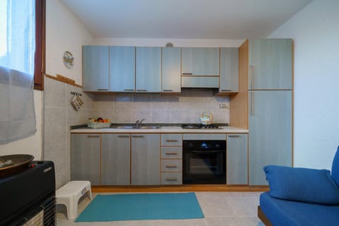 Kitchen or kitchenette, pet friendly, stove