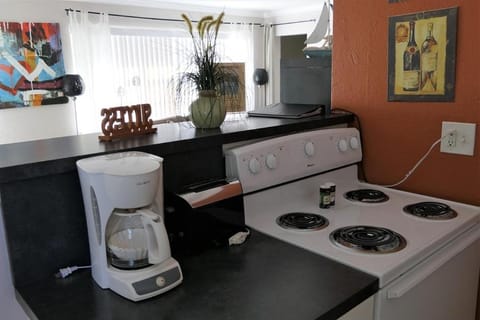 Kitchen or kitchenette, pet friendly