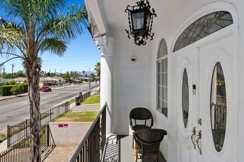 4 bedroom 2 bath with private room and private bath with 2 twin beds Condo in Van Nuys