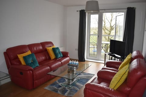 Classy Campbell Park Apartment, Balcony & Free Parking Apartment in Milton Keynes