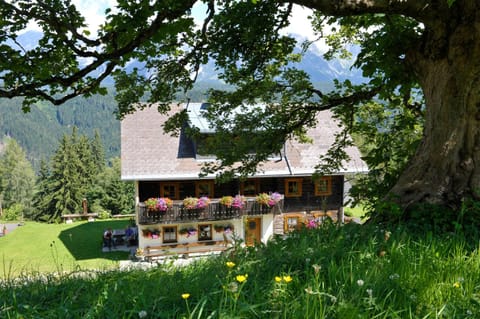 Property building, Day, Natural landscape, Garden, Garden, Balcony/Terrace, Garden view, Mountain view