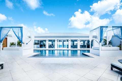 Infinity Blue Villa 180° ocean view -Beach access -Terres Basses Villa in Saint Martin