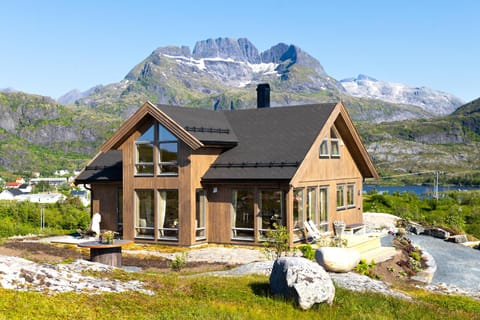 Property building, Nearby landmark, Natural landscape, Lake view, Mountain view