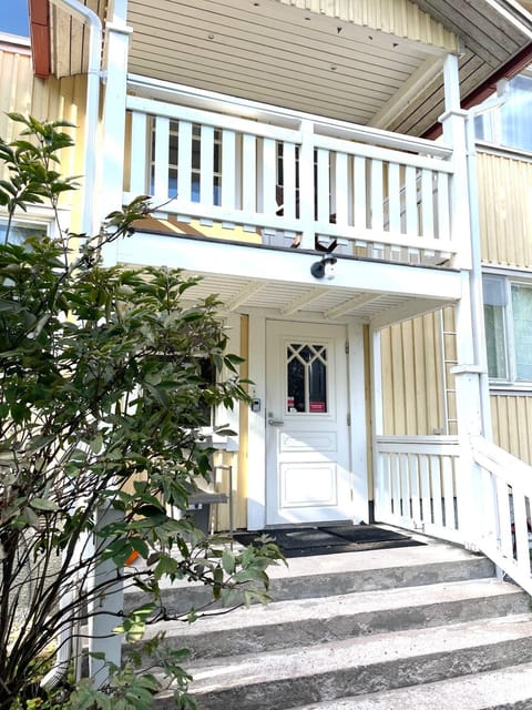 Property building, Facade/entrance, Balcony/Terrace