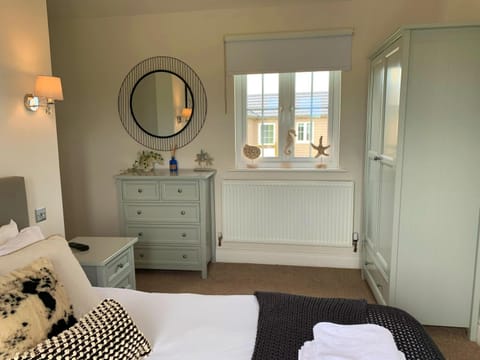 Seahorse Lodge at The Bay Filey, sleeps up to 6, and 2 dogs stay for free! House in Primrose Valley