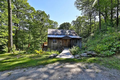 The Wobbly Cabin- Charming 2 BR Killington Escape Minutes to the Resort cabin House in Mendon