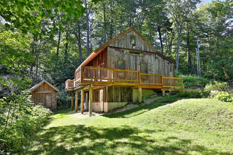 The Wobbly Cabin- Charming 2 BR Killington Escape Minutes to the Resort cabin House in Mendon