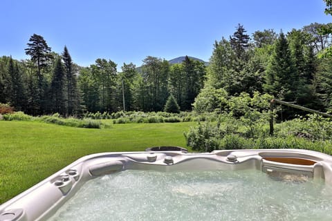 Cortina Mountain Chalet - Outdoor Hot Tub - Close to Pico and Killington Mountains home House in Mendon