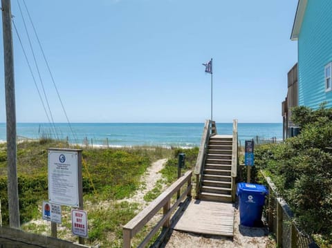 Lil' Nauti House in Surf City