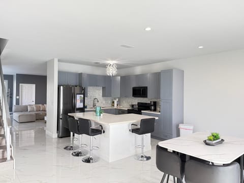 Dining area, kitchen