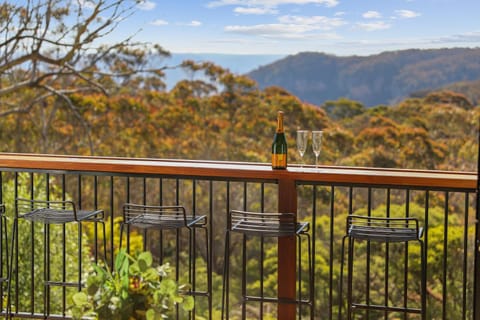 Natural landscape, View (from property/room), Balcony/Terrace, Dining area, Mountain view