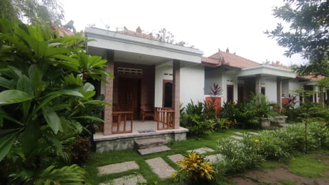 Kristal Garden Bed and Breakfast in Central Sekotong