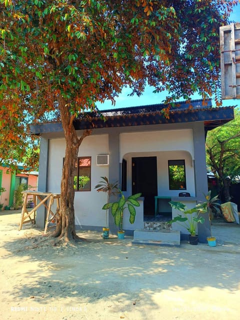 Linda's Transient House Haus in Bolinao