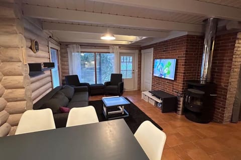 Laakson Helmi 2 ,separate sauna, fireplace, lake Villa in Finland