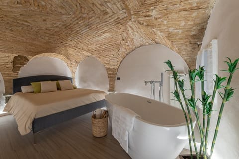 Bed, Bedroom, Bath, towels