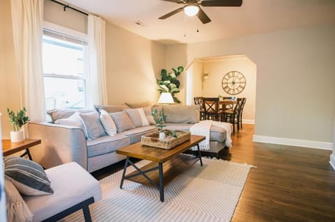Convenient To Park Circle And Downtown Charleston House in North Charleston