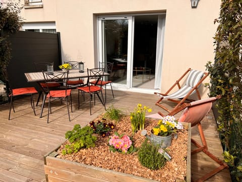 Patio, Garden, View (from property/room), Balcony/Terrace, Dining area, Garden view, sunbed