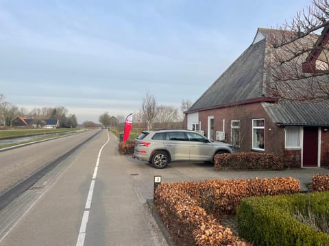 Property building, Day, Neighbourhood, Street view, Location, Parking