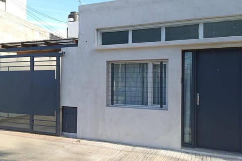 Casa p/6 con garage, jardín y parrilla, totalmente equipada House in La Plata