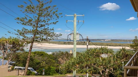 Kokomo Unit 10 Kings Beach QLD House in Kings Beach