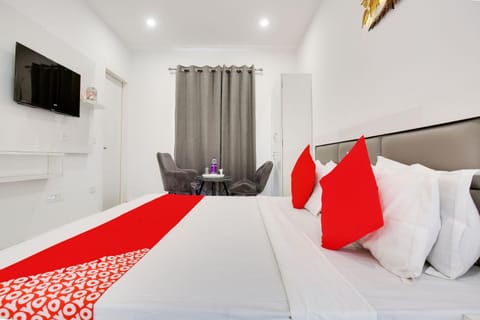 OYO Flagship Sky White House Hotel in Ludhiana